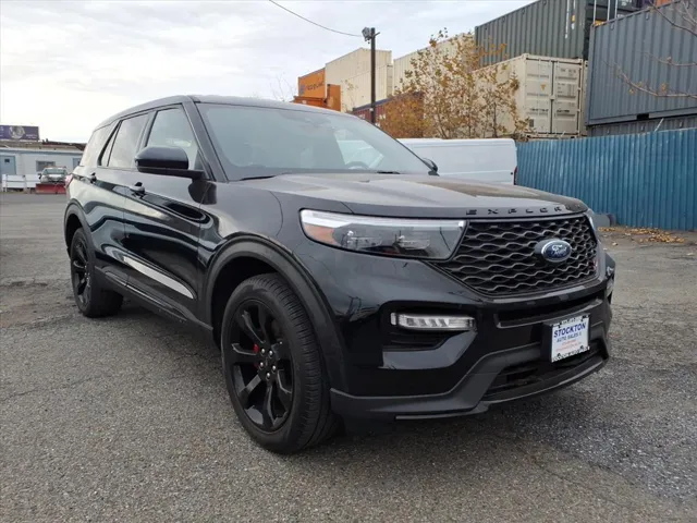 2022 Ford Explorer ST's photo