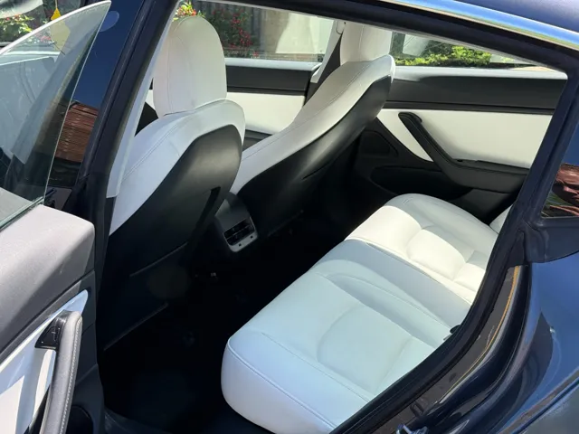 2018 Tesla Model 3 - Photo 28