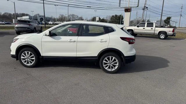 2021 Nissan Rogue Sport S's photo