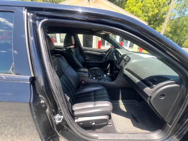 2019 Chrysler 300 S - Photo 8