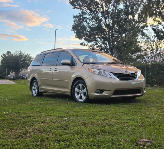 2012 Toyota Sienna LE