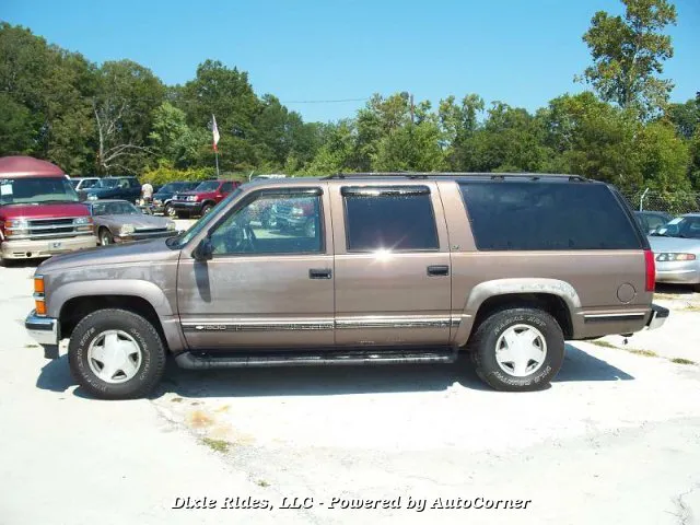 1997 Chevrolet Suburban Base's photo
