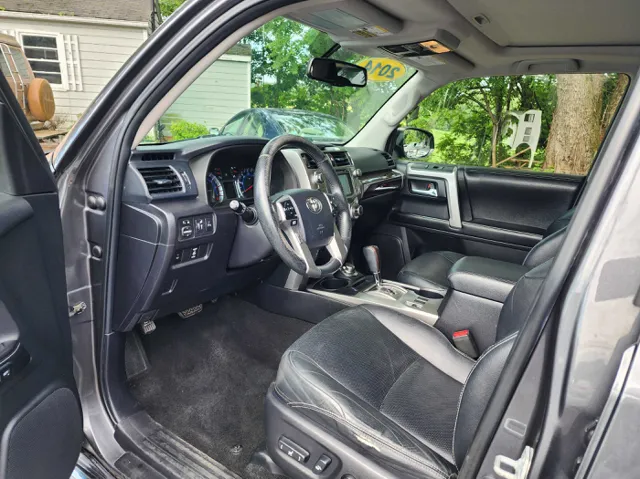 2014 Toyota 4Runner Limited 4WD V6 photo 10
