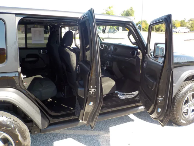 2021 Jeep Wrangler Unlimited Sport photo 14