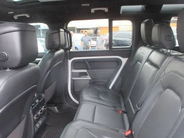 2023 Land Rover Defender SE - Photo 22