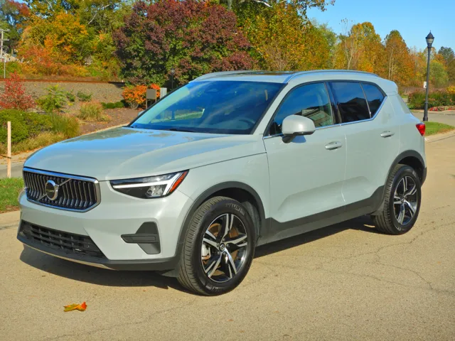 2025 Volvo XC40 Core