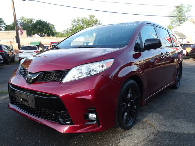 2020 Toyota Sienna SE FWD photo