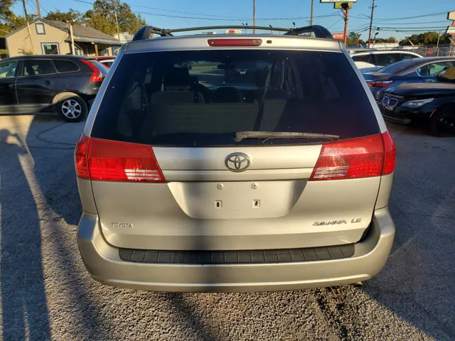 2004 Toyota Sienna LE CE photo 4
