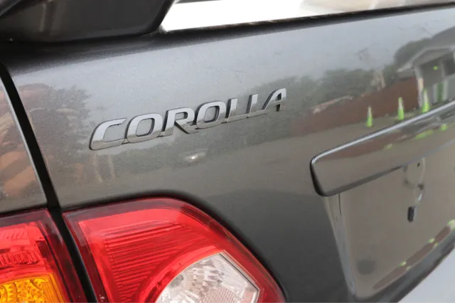 2010 Toyota Corolla LE - Photo 10