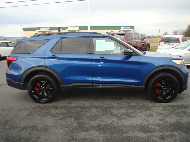 2020 Ford Explorer ST's photo