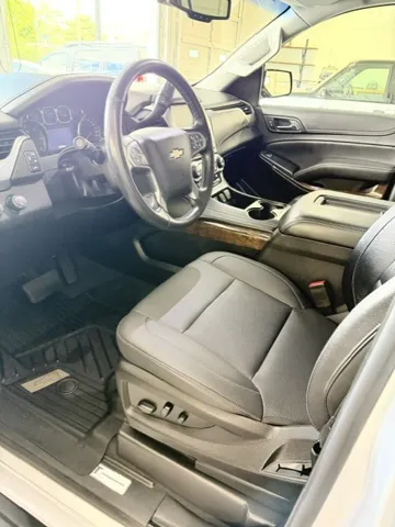 2019 Chevrolet Suburban LT - Photo 11