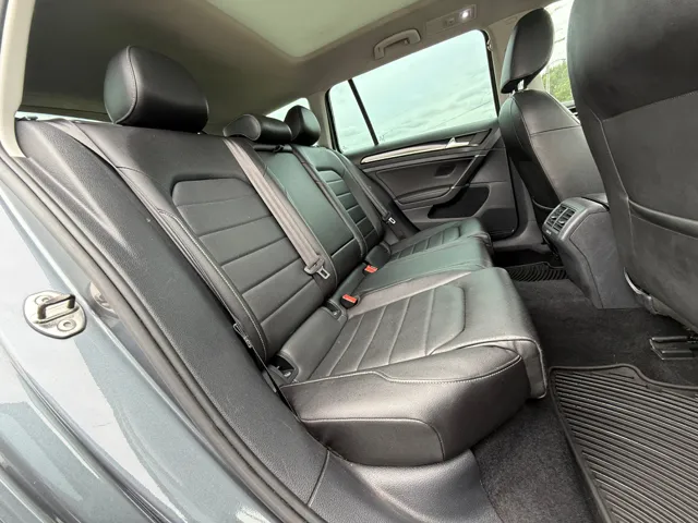 2017 Volkswagen Golf SportWagen 43