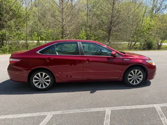 2016 Toyota Camry XLE Hybrid - Photo 13