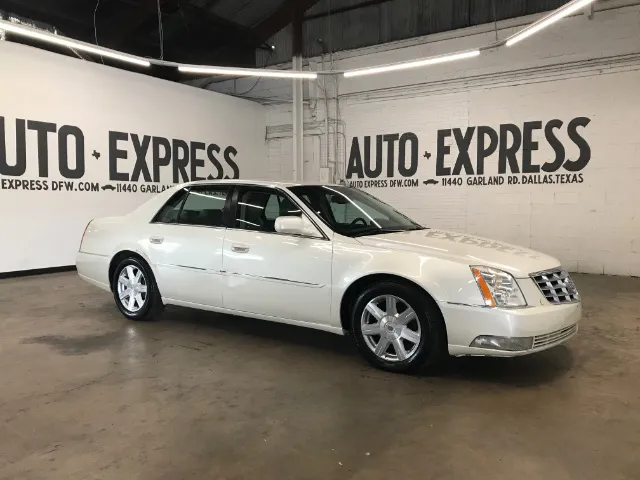 2008 Cadillac DTS's photo