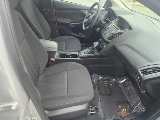 2017 Ford Focus SE - Photo 6