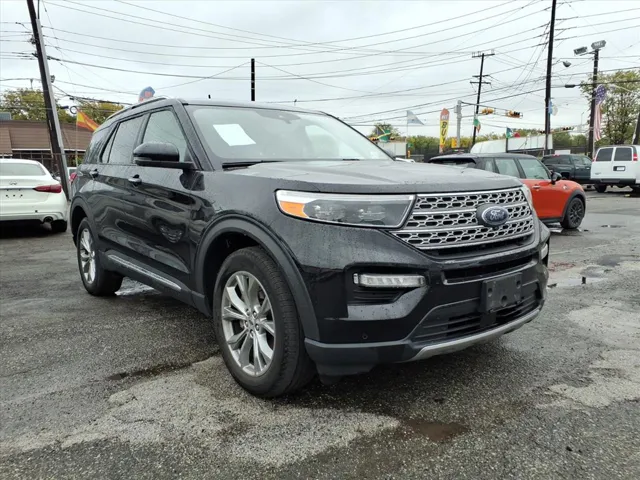 2022 Ford Explorer Limited's photo