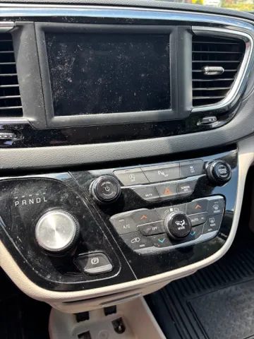 2020 Chrysler Pacifica Touring L - Photo 9