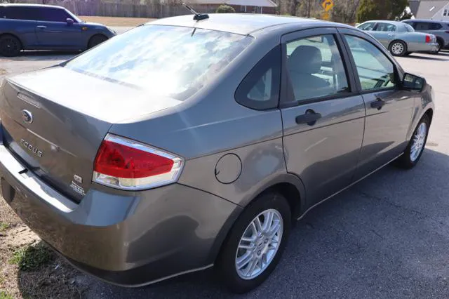 2010 Ford Focus SE - Photo 38