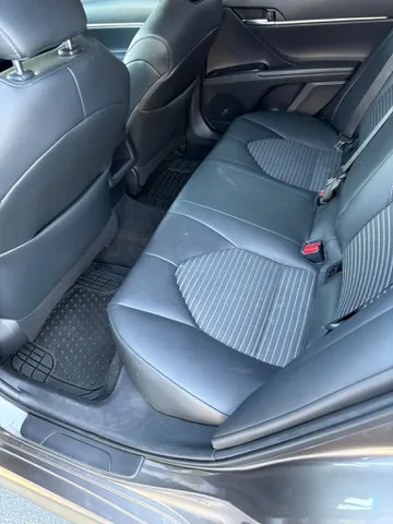 2019 Toyota Camry SE - Photo 8