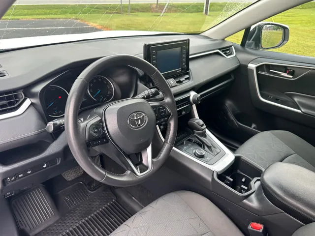 2022 Toyota RAV4 XLE - Photo 14