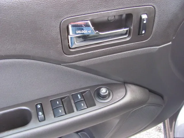 2010 Ford Fusion SE - Photo 11