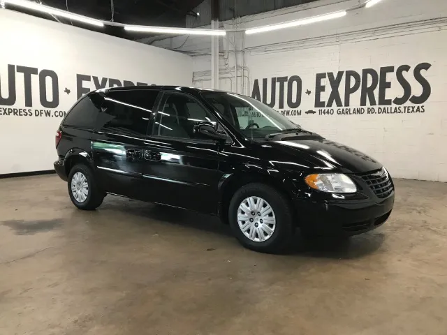 2007 Chrysler Town & Country's photo