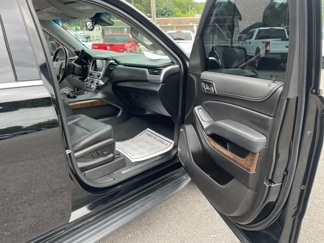 2019 Chevrolet Suburban LT photo 26