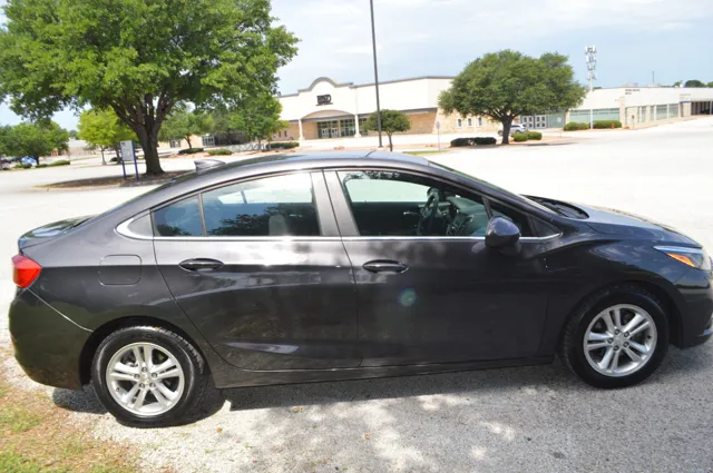 2017 Chevrolet Cruze LT - Photo 9