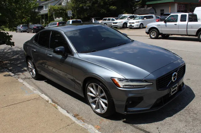 2021 Volvo S60 Momentum's photo