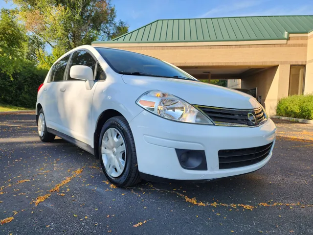 2010 Nissan Versa S photo 7