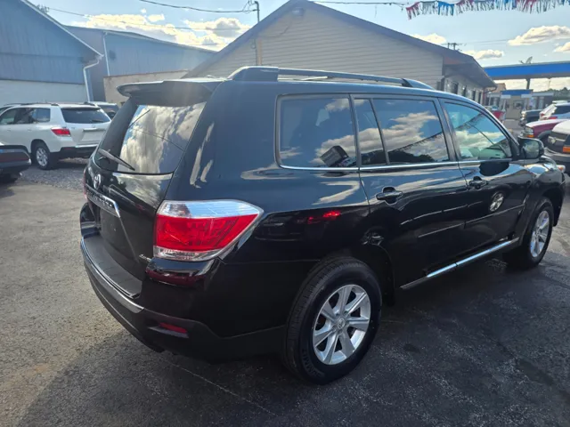 2011 Toyota Highlander SE - Photo 16