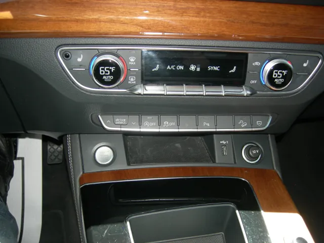 2022 Audi Q5 Premium Plus - Photo 14