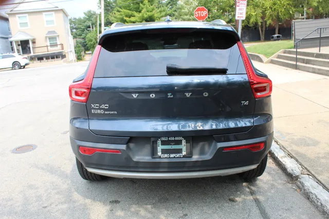 2021 Volvo XC40 Momentum photo 5