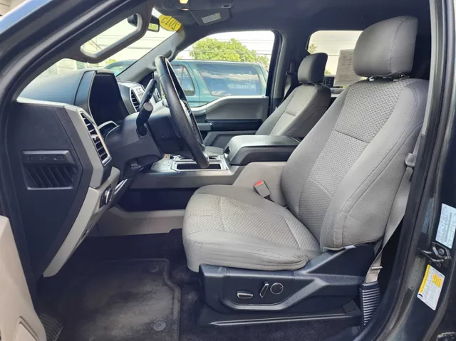 2015 Ford F-150 XLT photo 12