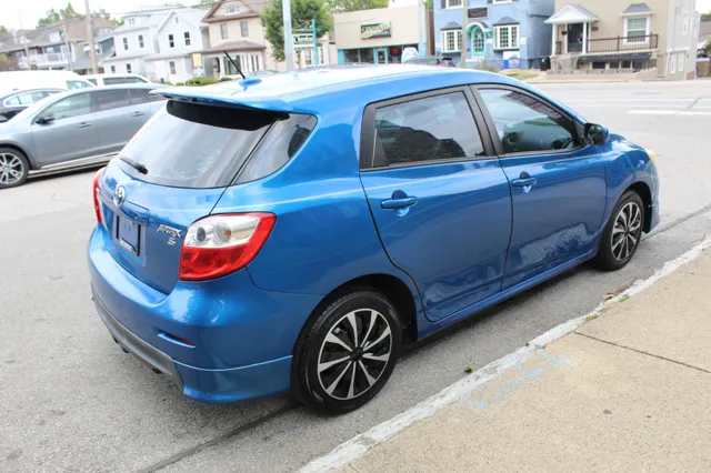 2010 Toyota Corolla Matrix L 4WD photo 4