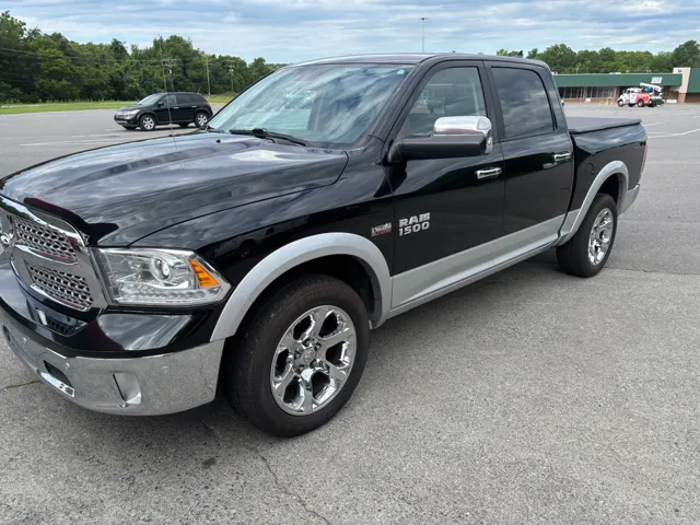 2017 Ram 1500 Laramie photo 6