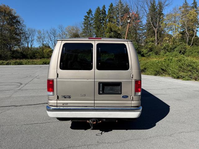 2001 Ford Econoline Wagon E-150 XLT