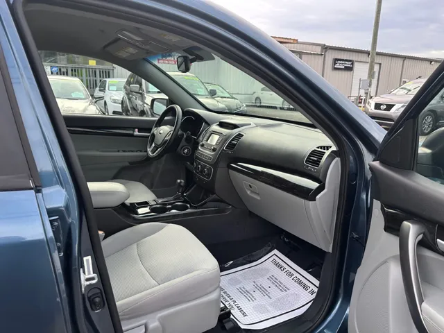 2015 Kia Sorento LX - Photo 12