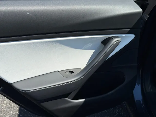 2018 Tesla Model 3 - Photo 18