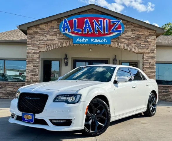 2023 Chrysler 300 Touring L RWD's photo
