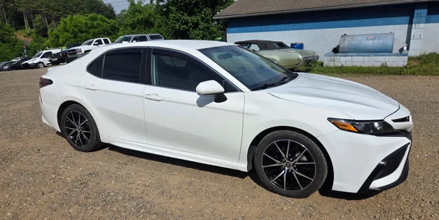 2022 Toyota Camry SE's photo