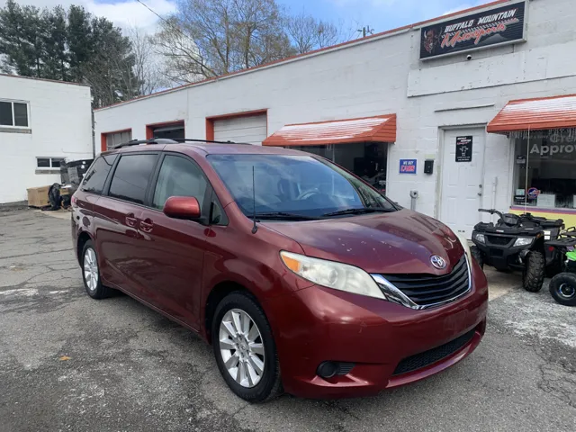 2011 Toyota Sienna LE