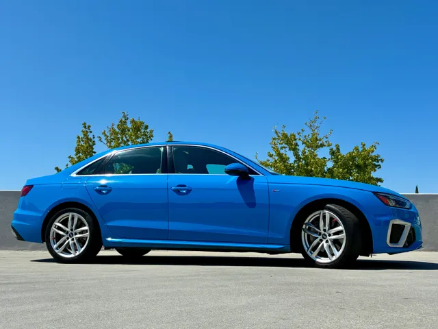 2022 Audi A4 Premium Plus - Photo 2