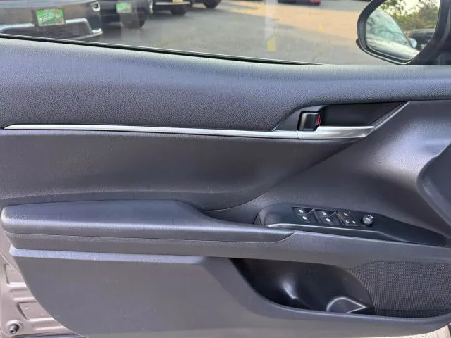 2020 Toyota Camry LE - Photo 20