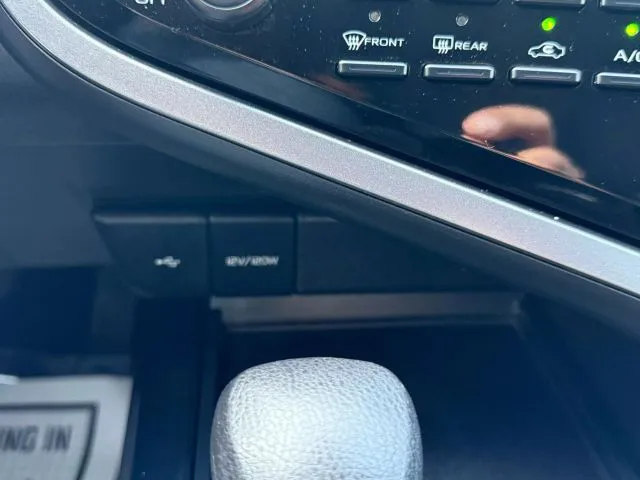 2020 Toyota Camry LE - Photo 11