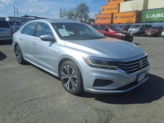 2021 Volkswagen Passat 2.0T SE Auto's photo