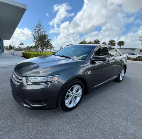2016 Ford Taurus SE FWD's photo