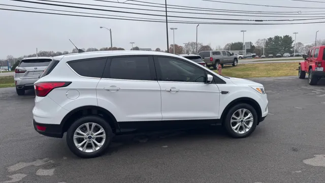 2019 Ford Escape SE's photo