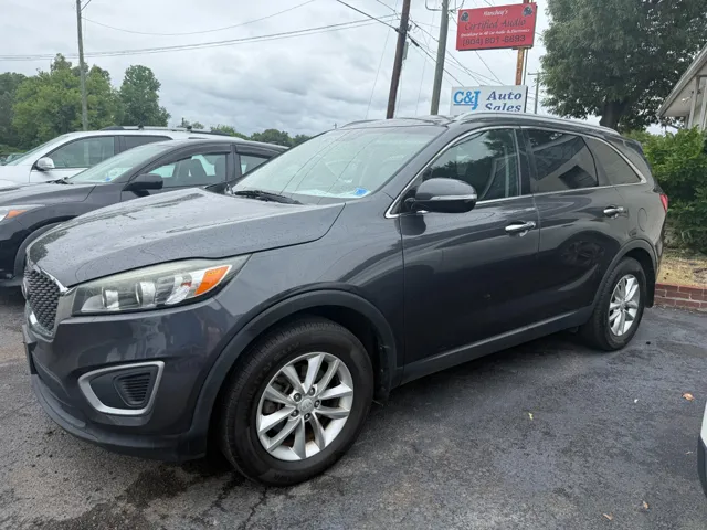 2017 Kia Sorento LX AT's photo