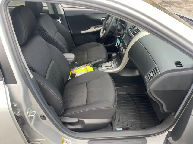 2013 Toyota Corolla S photo 3